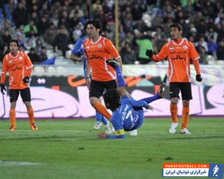 این دو نفر که در استقلال با یکدیگر همبازی بودند، سابقه بازی روبروی همدیگر را هم دارند و زمانی که پیروز قربانی در مس حضور داشت،