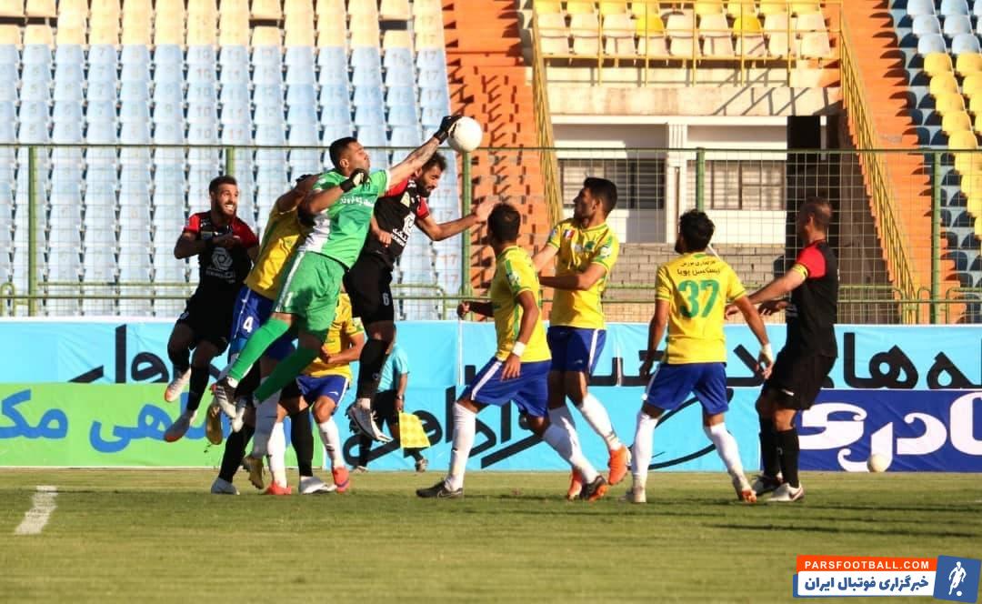 فلاح زاده که پیش از بازی با پرسپولیس سه کلین شیت در ده مسابقه ثبت کرده بود و جزو گلرهای خوب نیم فصل بود برای رقم زدن چهارمین ...