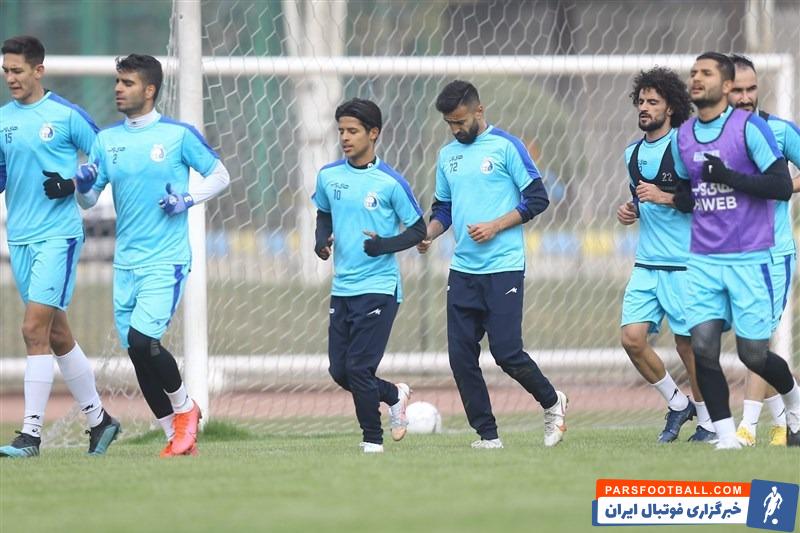 تمرین تیم فوتبال استقلال برای آمادهسازی دیدار مقابل ماشینسازی تبریز از ساعت 13:20 امروز (دوشنبه) در مجموعه نفت تهرانسر برگزار شد.