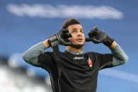 در دقیقه ۹۴ بازی تیم های پرسپولیس و نفت مسجد سلیمان ، تیم خوزستانی یک فرصت خوب را ایجاد کرد که حامد لک با یک واکنش خوب تیمش را نجات داد.