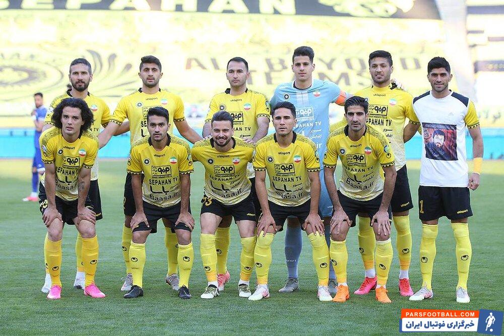 لیست تیم ملی درحالی اعلام شد که از تیم صدرنشین لیگ برتر یعنی سپاهان ، سه بازیکن حضور دارند . امید نورافکن و پیام نیازمند و خرید جدید طلایی پوشان ، احسان حاج صفی.