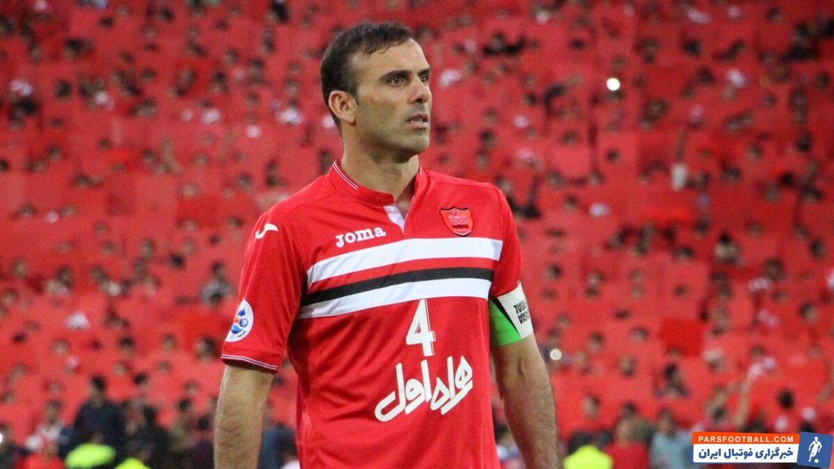 درحالی که سیدجلال حسینی در این فصل از ستاره های پرسپولیس بوده ، اما قرارداد او از یکی از مهاجمان پرسپولیس که هیچ گلی برای این تیم نزده هم کمتر است.