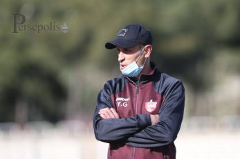 پیش از دیدار دوستانه پرسپولیس و سایپا ، محسن مسلمان و حسین ماهینی ، بازیکنان پیشین پرسپولیس ، به سمت نیمکت پرسپولیس رفتند و با یحیی گل محمدی خوش و بش کردند.