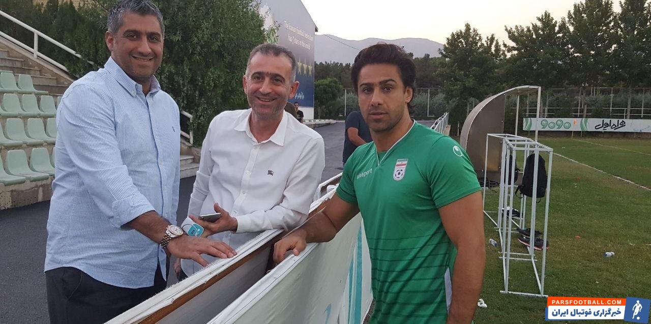 امضای قرارداد فراز کمالوند با استقلال