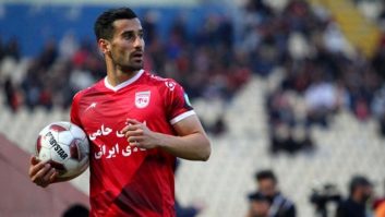 احسان حاج صفی طبق تصاویر خبرگزاری تسنیم به علی کریمی رای نداده ، که کاربران فضای مجازی این اتفاق را با سریال نون خ مقایسه کردند.