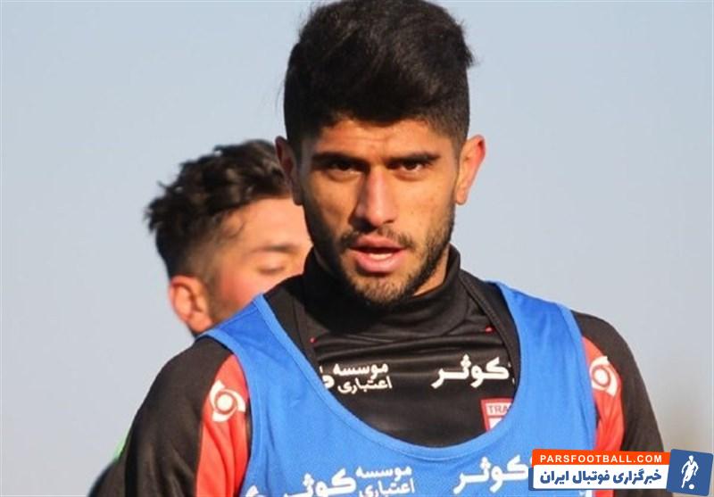 دانیال اسماعیلی فر ، مدافع تیم سپاهان گفت : به نظر من وریا غفوری ، بازیکن خیلی خوبی است اما سیامک نعمتی از او بهتر بوده است.