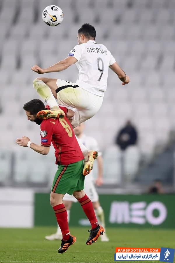 علی قربانی روی سروکول بازیکن پرتغال