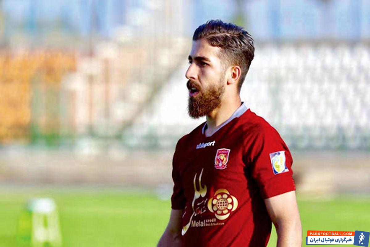 فرهاد حمیداوی معتقد است که هنوز مالک باشگاه شهرخودرو مشهد است و باشگاه پرسپولیس برای ثبت قرارداد فرشاد فرجی باید از او امضا بگیرد.