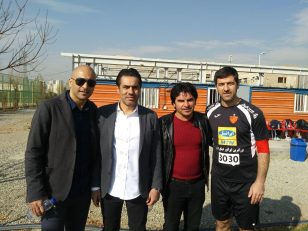 حسن خان محمدی ، پیشکسوت باشگاه پرسپولیس گفت : استفاده از وحید امیری در سمت چپ خط دفاعی ، کار هوشیارانه ای بود که گل محمدی انجام داد.