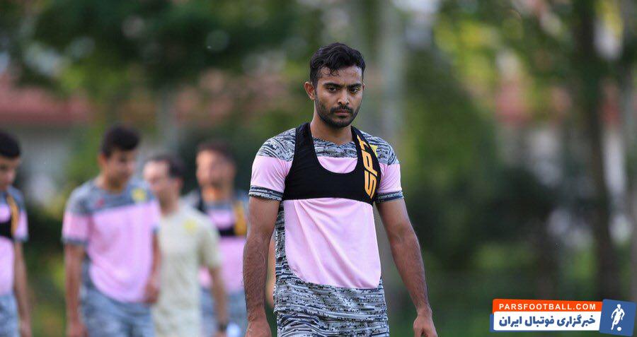 فرید بهزادی کریمی ، هافبک تیم نفت مسجد سلیمان گفت : شانس قهرمانی برای دو تیم پرسپولیس و سپاهان برابر است و استقلال هم این شانس را دارد.