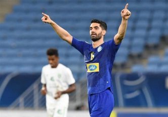 در دیدار امشب استقلال و الدحیل قطر ، علی کریمی چهره ویژه خواهد بود. ستاره مورد علاقه استراماچونی در استقلال حالا در تیم رقیب خواهد درخشید.