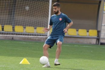 فرشاد فرجی که مدت ها مبتلا به بیماری کرونا بود ، امروز بالاخره در تمرین پرسپولیس شرکت کرد و به فهرست بازیکنان پرسپولیس اضافه خواهد شد.