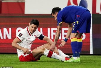 لواندوفسکی سریعا خود را به تیم پزشکی باشگاه بایرن مونیخ معرفی کرد تا تست های دقیق تری روی او انجام شود و در نهایت مشخص شد ....