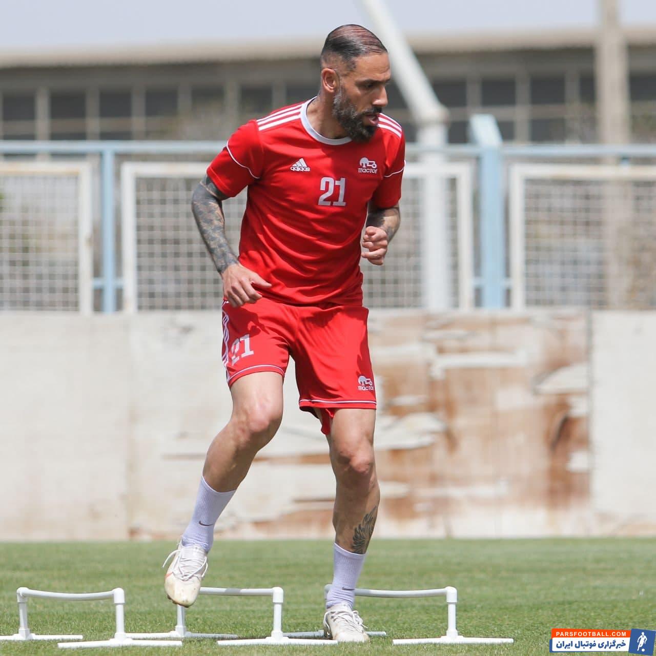 اشکان دژاگه در تمرینات تراکتور