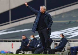 باخت باعث خواهد شد فشارها روی مورینیو به بالاترین حد خود برسد و اصلا بعید نیست که باشگاه لندنی تصمیم به قطع همکاری با او را بگیرد.