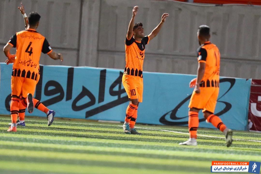 محمدرضا سلیمانی مهاجم تازه وارد تیم مس رفسنجان اولین گل خود برای این تیم را مقابل یاران سابقش به ثمر رساند؛ گلی که یک گل سه امتیازی بود.