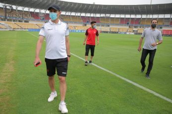 یحیی گل‌محمدی سرمربی تیم پرسپولیس و امید عالیشاه ستاره این تیم از ورزشگاه جواهر لعل نهرو بازدید کردند.