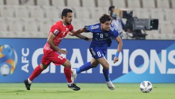 در هفته چهارم لیگ قهرمانان آسیا ، تیم تراکتور با تک گل مهدی تیکدری ، تیم نیروی هوایی را شکست داد و امید هایش برای صعود را زنده نگه داشت.