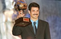 علی دایی ، اسطوره فوتبال ایران و آسیا ، در سال ۱۹۹۲ میلادی به عنوان بهترین بازیکن سال آسیا انتخاب شد . خداداد عزیزی ، علی کریمی و مهدی مهدوی کیا ، دیگر بازیکنان ایرانی هستند که این جایزه را تصاحب کردند.