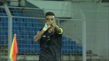 ادو بدیا ، کاپیتان تیم گوا هند پس از شکست مقابل پرسپولیس گفت : ما باید سرمان را بالا بگیریم چون با بهترین تیم آسیا بازی کردیم.