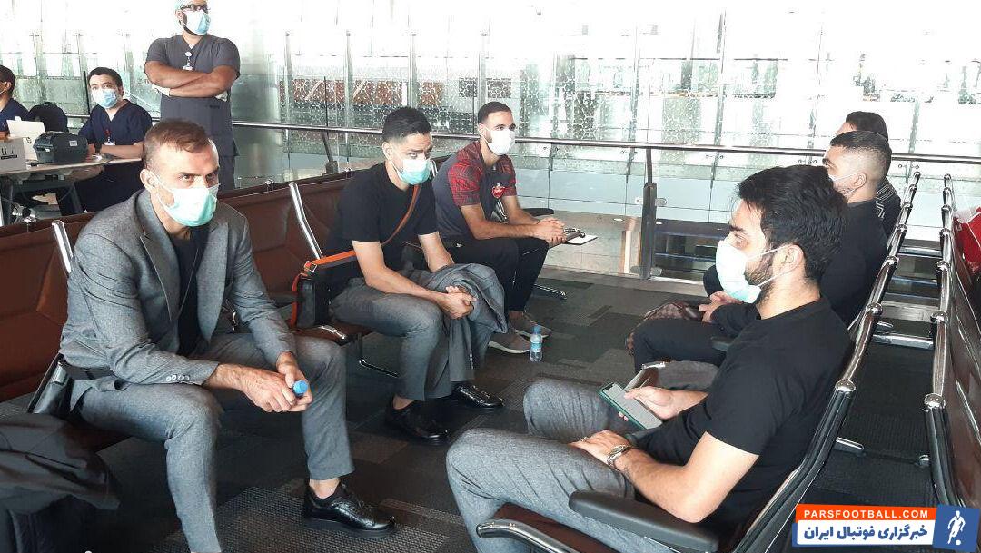 همین موضوع باعث شد تا باشگاه پرسپولیس در اقدامی فوری مسافران هند که تعداد آنها ۴۶ نفر است را برای خروج از منزل منع کند.