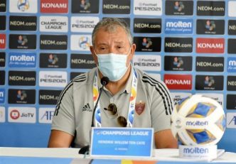 هنک تن‌کات تن‌کاته گفت : ما برای داشتن زمین تمرین مناسبی در اینجا مشکلاتی داشته‌ایم. ما از نقش و عملکرد AFC در این خصوص ناراضی هستیم.