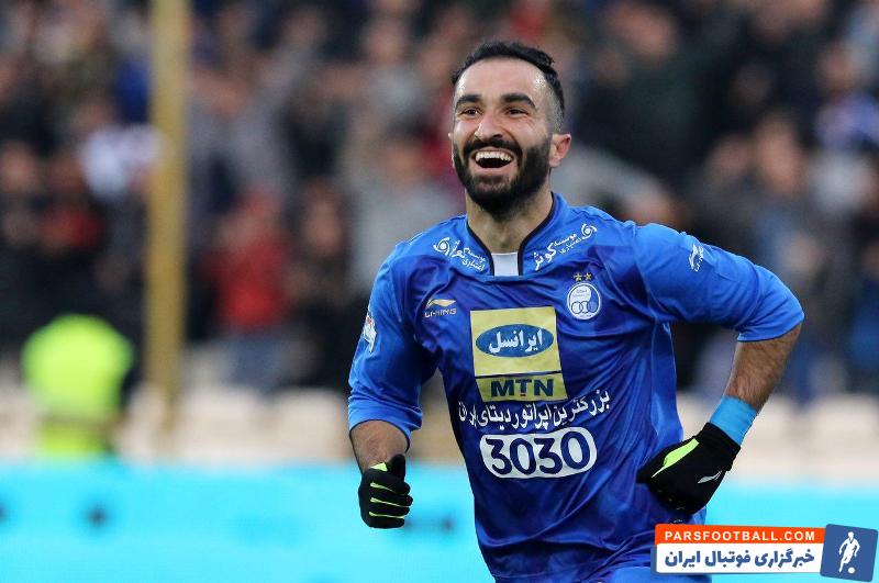 داریوش شجاعیان ، ستاره تیم استقلال گفت : امیدوار هستم که در سال جدید یک جام برای هواداران به ارمغان بیاوریم و آن را به ویترین افتخارات استقلال اضافه کنیم.