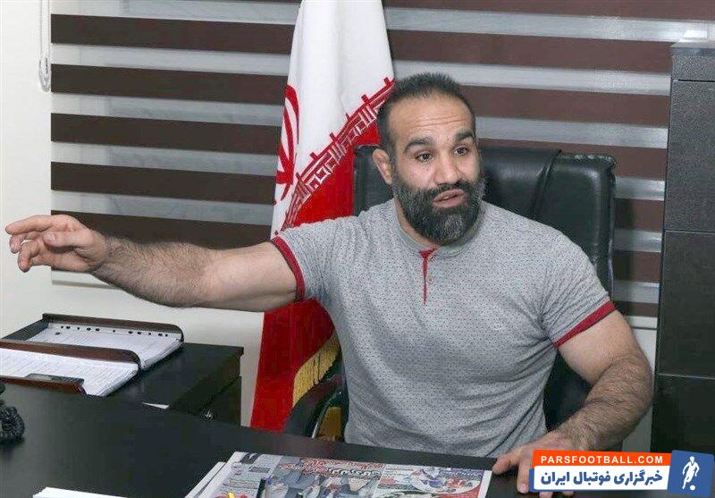 فریدون قنبری امروز (شنبه) با افت فشار شدید مواجه شده و متاسفانه پانکراتیت ارگان حیاتی بدنش را درگیر کرد و متاسفانه دقایقی پیش درگذشت.