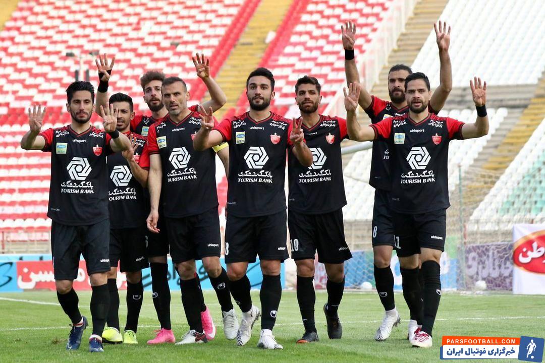 پرسپولیس که تقریبا 70 روز پیش برای آخرین بار لباس قرمز پوشید و پس از فوت میناوند و انصاریان مشکی پوشید ، حالا در دیدار با نساجی بار دیگر سرخپوش می شود.