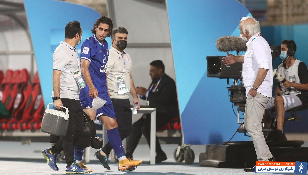 مصدومیت زودهنگام محمد نادری مدافع گلزن استقلال در اواسط نیمه اول بازی باعث شد فرهاد مجیدی دست به تعویض زودهنگام و ناخواسته او بزند.