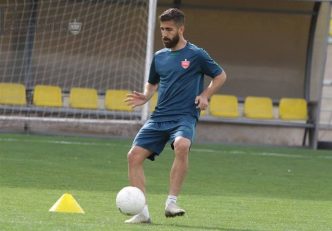 فرشاد فرجی ، مدافع جدید پرسپولیس که به علت بیماری کرونا مدت زیادی از تمرینات دور بود ، در بازی با الریان قطر بالاخره فیکس شد .