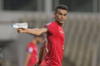 عیسی آل کثیر در دیدار پرسپولیس و گوا فیکس بود اما نمایش دلچسب از خودش به جا نگذاشت و با آل کثیر فصل گذشته تفاوت زیادی دارد .