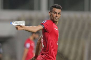 عیسی آل کثیر در دیدار پرسپولیس و گوا فیکس بود اما نمایش دلچسب از خودش به جا نگذاشت و با آل کثیر فصل گذشته تفاوت زیادی دارد .