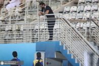 همکاری آبی پوشان برای پیروزی مقابل الدحیل تنها به درون زمین بسنده نمی شود و همکاری دو نفره فرهاد مجیدی و فراز از روی سکوها نیز مشخص بود.