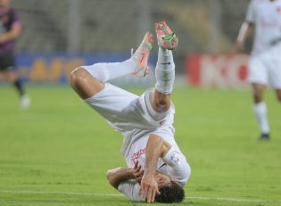 شجاع خلیل زاده : حالم کمی بهتر و درد گردنم کمتر شده است