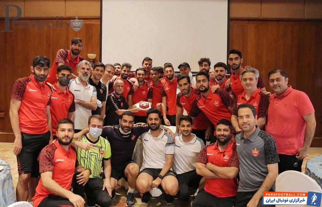 سورپرایز سیامک نعمتی پس از پیروزی پرسپولیس مقابل الریان با جشن تولد