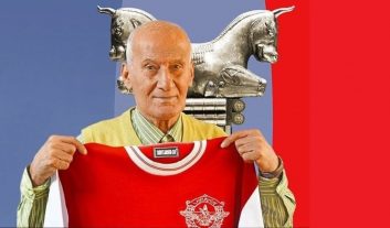 حمید جاسمیان ، پیشکسوت باشگاه پرسپولیس که چند روزی بود به بیماری کرونا مبتلا شده و در بیمارستان بستری بود ، به علت بیماری کرونا درگذشت.