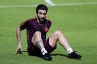 سیامک نعمتی که در دیدار پرسپولیس و شهرخودرو محروم بود ، احتمالا با نظر یحیی گل محمدی به ترکیب پرسپولیس در دیدار با نساجی بر می گردد.