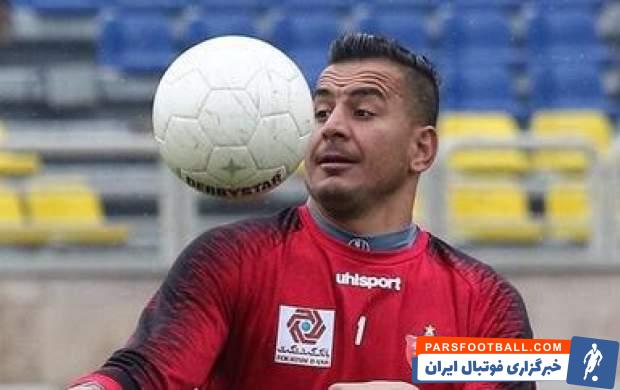 حامد لک گلر تیم پرسپولیس در دیدار این هفته سرخپوشان با نساجی یک کارت زرد بی مورد دریافت کرد و کادرفنی پرسپولیس به او اخطار داده اند که این اتفاق دیگر نیفتد.