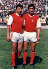 تیم پرسپولیس در سال ۱۳۵۴ در یک دیدار دوستانه به مصاف السد رفت و با دو گل صفر ایرانپاک و تک گا رضا وطن خواه این تیم را شکست داد . اما حمید درخشان اولین گلزن پرسپولیس به تیم های قطری در دیدار های رسمی بود .