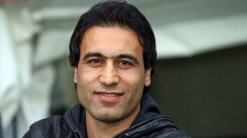 مهدی مهدوی کیا ، اسطوره باشگاه پرسپولیس و فوتبال لیران در برنامه فوتبال برتر گفت : یک نفر در کمیته انضباطی با چشم تشخیص داده که بازیکن ما ۲۲ ساله است.!!