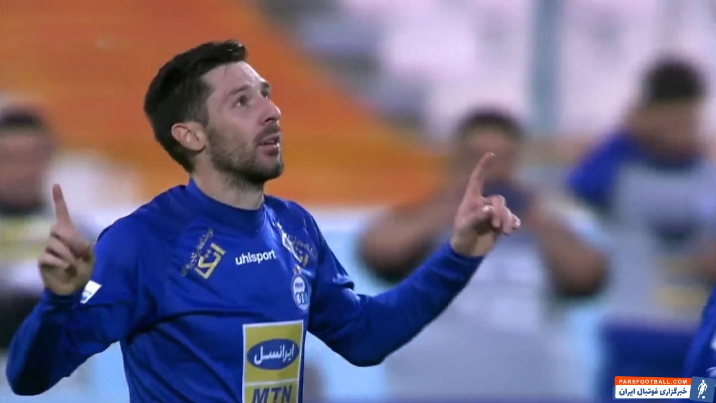 محمد نادری در دیدار با پیکان محروم بود و متین کریم زاده در ترکیب استقلال قرار گرفت و هروویه میلیچ در جای دیگری بازی کرد تا مجیدی نشان دهد برای او برنامه ویژه ای دارد .