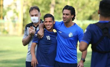 فرهاد مجیدی در تمرین امروز استقلال دوباره به بازیکنان این تیم درباره اهمیت دیدار با ذوب آهن گفت و از بازیکنان خواست روی بازی تمرکز کنند.