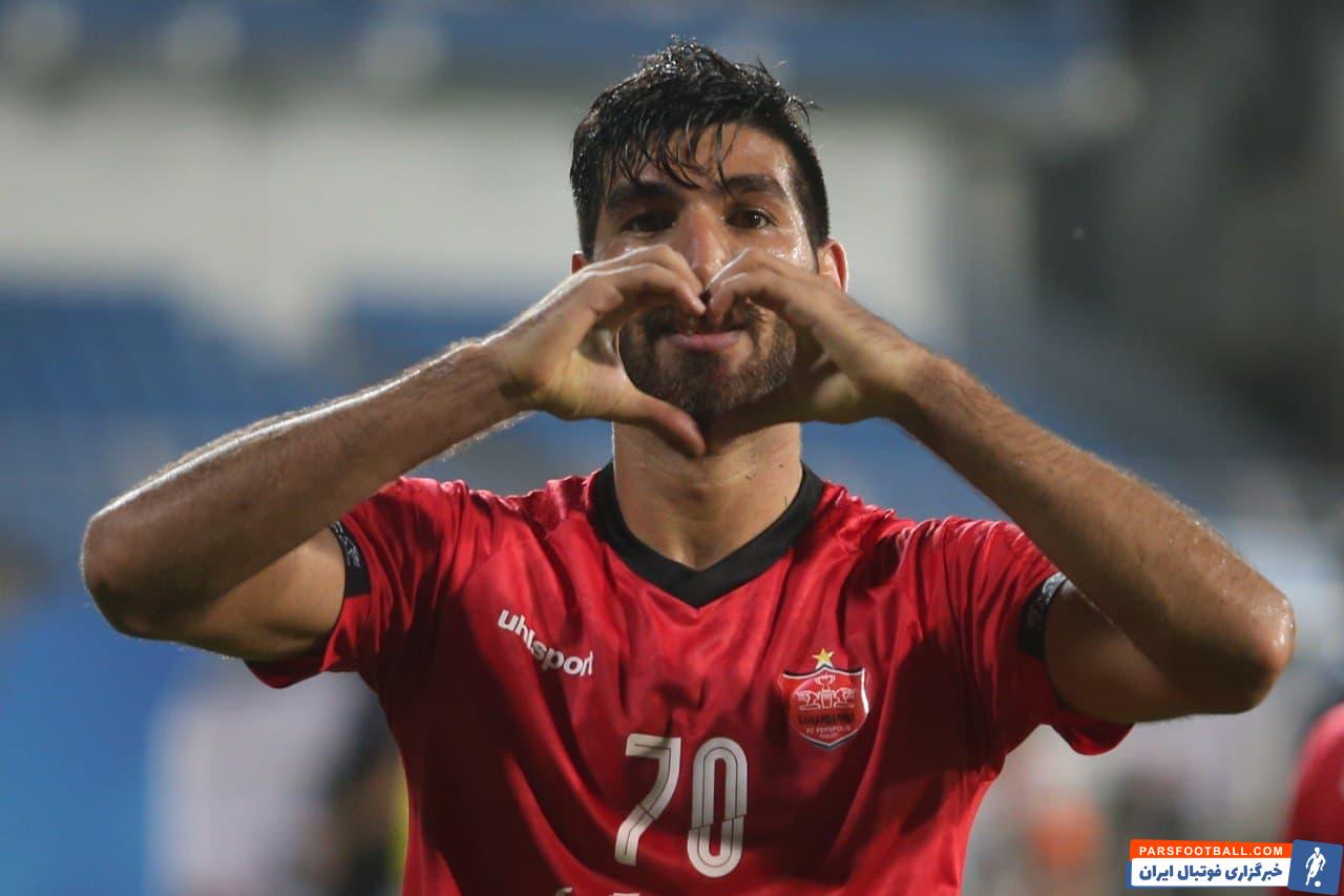 باشگاه سانتاکلارا پرتغال چراغ سبز خود را برای پیوستن دائمی شهریار مغانلو به پرسپولیس اعلام کرده و این بازیکن در آستانه ثبت قرارداد جدید با پرسپولیس است.