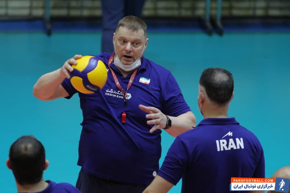 ولادیمیر آلکنو ، سرمربی تیم ملی والیبال ایران پس از پیروزی مقابل هلند گفت : از بازیکنان جوان تیم به خصوص صابر کاظمی ، آرمان صالحی ، میثم صالحی و اسفندیار راضی هستم.