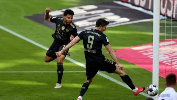 رابرت لواندوفسکی در ثانیه های پایانی موفق شد روی یک موقعیت ریباند دروازه حریف را باز کرده و رکوردی تاریخی را از آن خود کند.