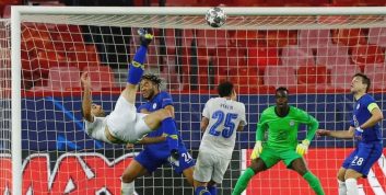 مهدی طارمی با سوپرگل خود مقابل چلسی، پورتو را پیروز میدان کرد، اما این تیم نتوانست به مرحله بعدی صعود کند.