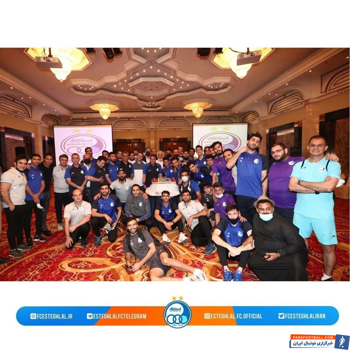 مسئولان عربستانی پس از صعود استقلال به مرحله یک هشتم نهایی، کیکی را به عنوان شیرینی صعود برای آنها تدارک دیدند.