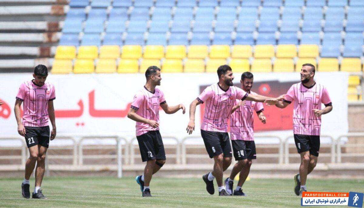 پرسپولیس برخلاف تیم استقلال که فرهاد مجیدی یک روز پس از دربی به بازیکنانش استراحت داد زیر نظر کادر فنی تمرینات خود را پیگیری کردند.