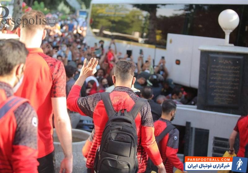 حواشی دیدار سپاهان - پرسپولیس ؛ شعار هواداران زردهای اصفهان علیه سرخها و هشدار کرونایی افشین پیروانی